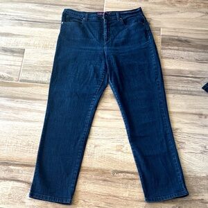 Gloria Vanderbilt womens Dark Blue Straight Jeans size 12 in excellent condition